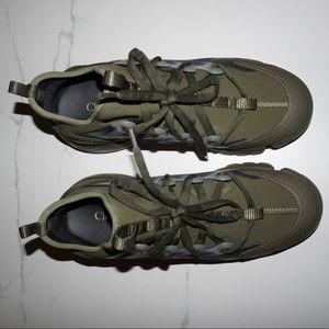 Christian Dior Sneakers. Color: 11h kaki. European size: 37.5 US size 7